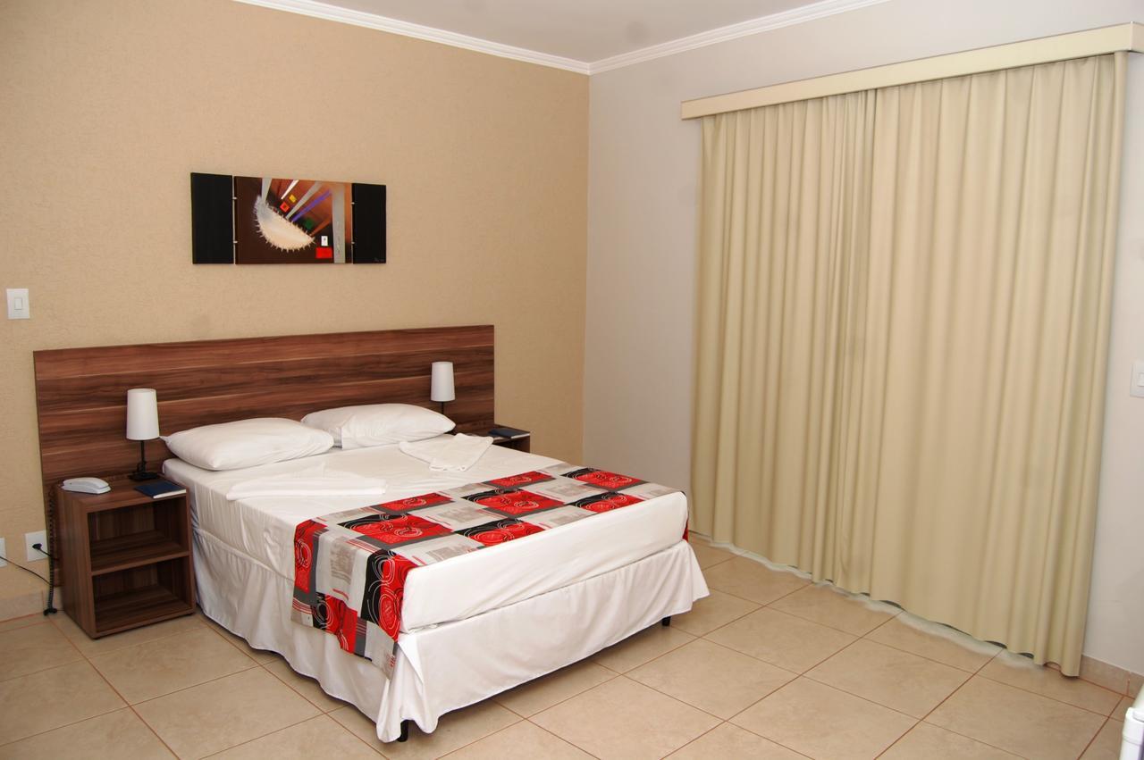 Beira Lago Palace Hotel Morrinhos  Ngoại thất bức ảnh