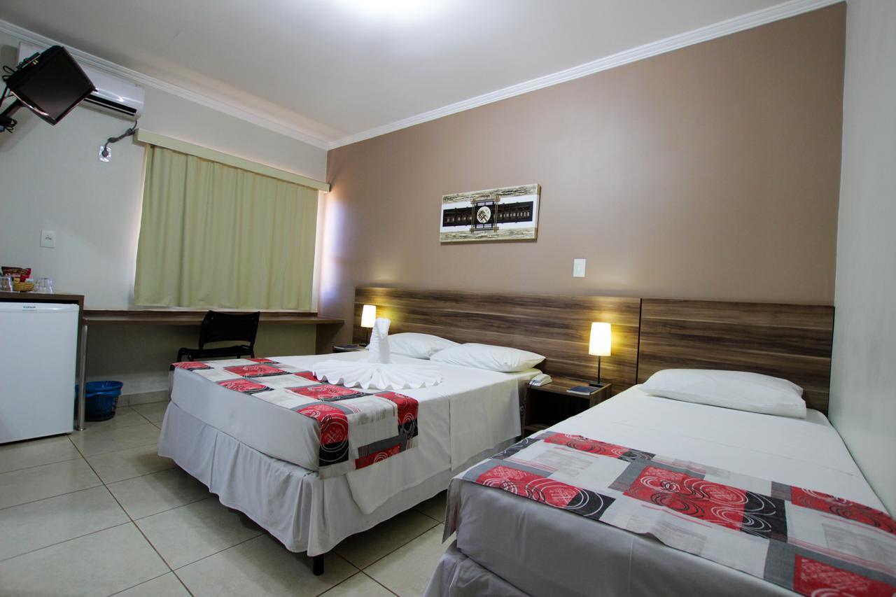 Beira Lago Palace Hotel Morrinhos  Ngoại thất bức ảnh