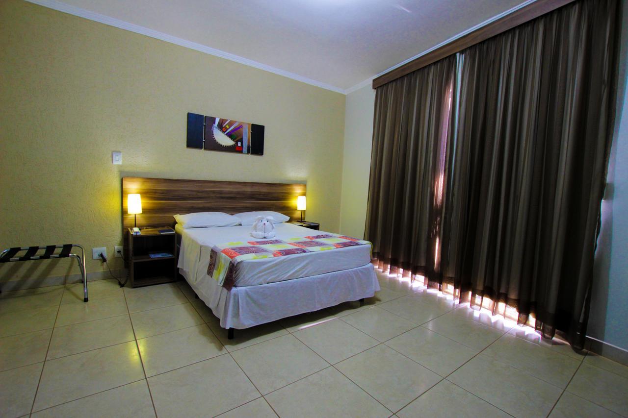 Beira Lago Palace Hotel Morrinhos  Ngoại thất bức ảnh