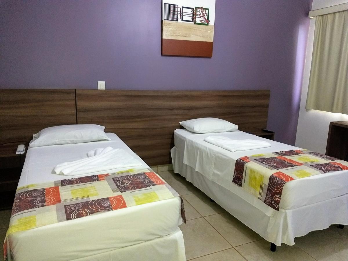 Beira Lago Palace Hotel Morrinhos  Ngoại thất bức ảnh